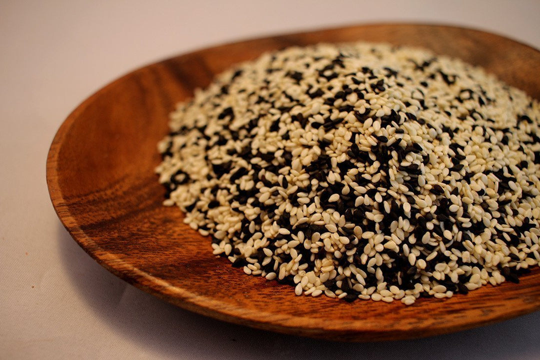 Sesame Seed - Black & White